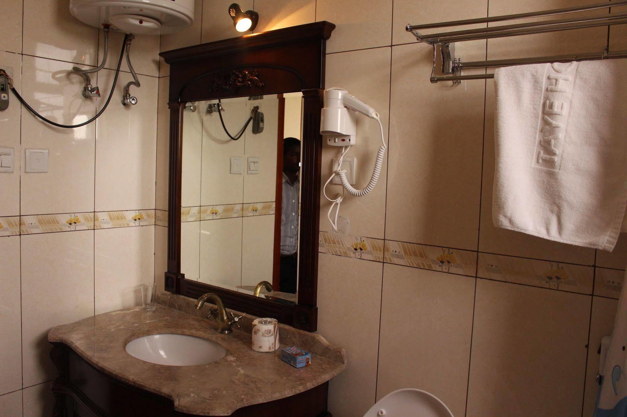גונדר Taye Belay Hotel מראה חיצוני תמונה