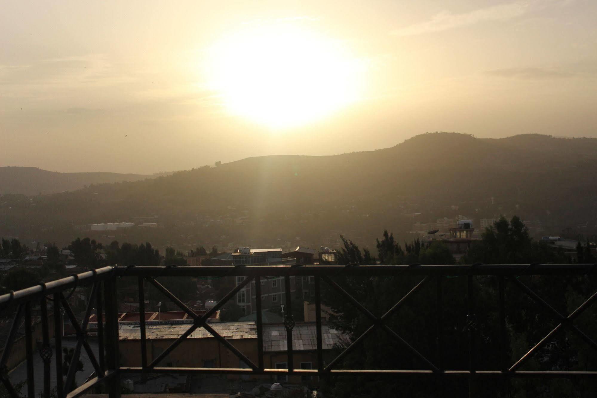 גונדר Taye Belay Hotel מראה חיצוני תמונה