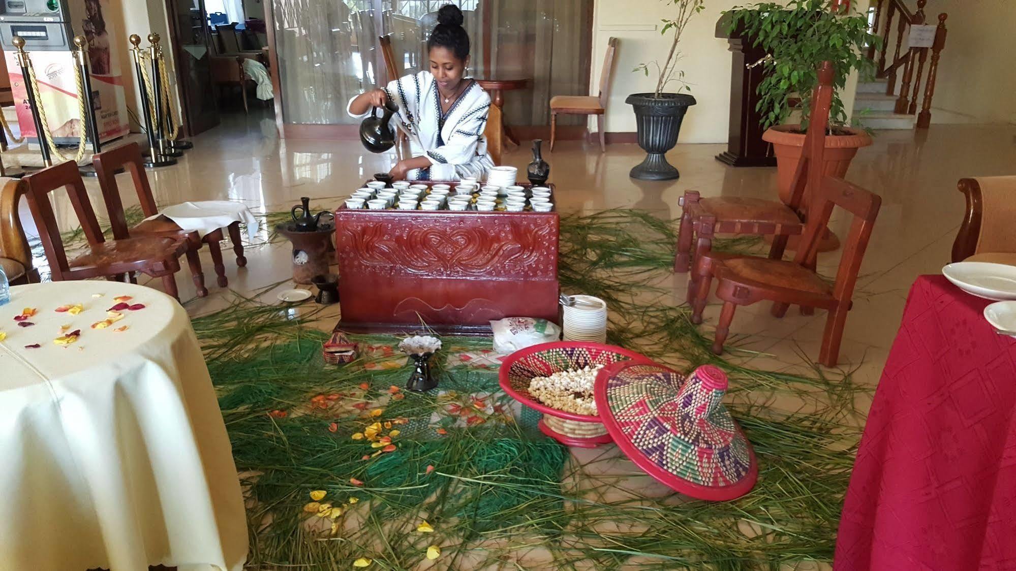 גונדר Taye Belay Hotel מראה חיצוני תמונה